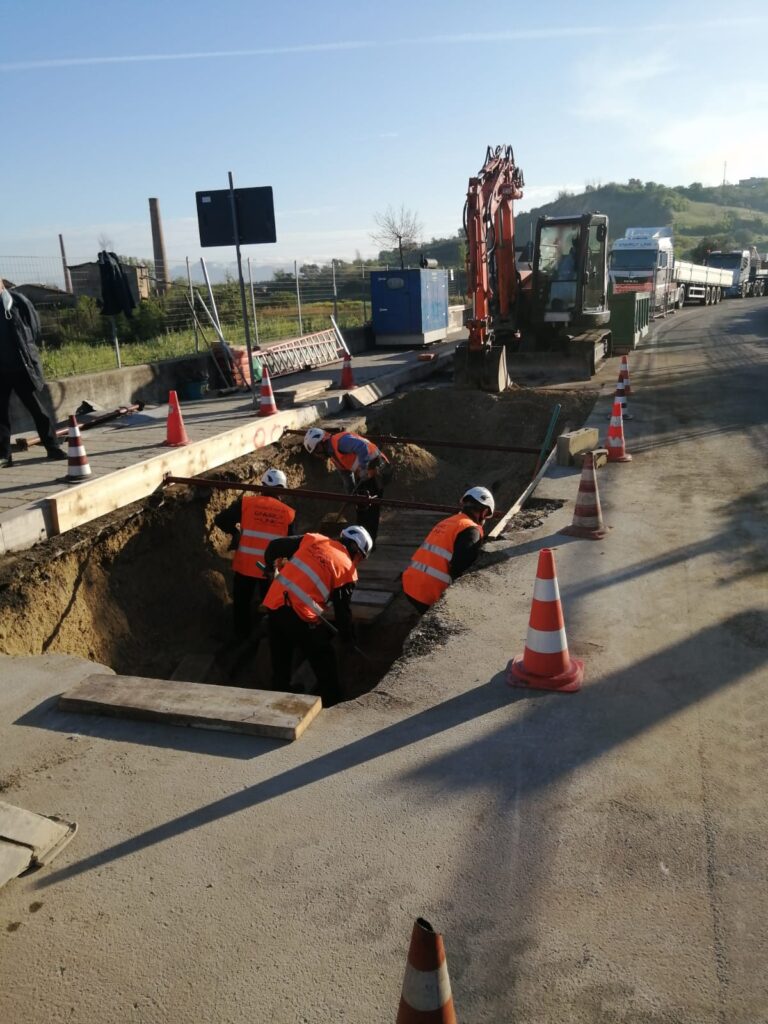 Attività di Scavo buca di giunzione AT