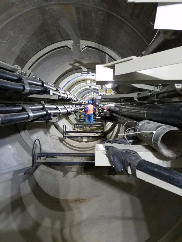 Prysmian Abu Dhabi Posa cavo 400 kV in galleria